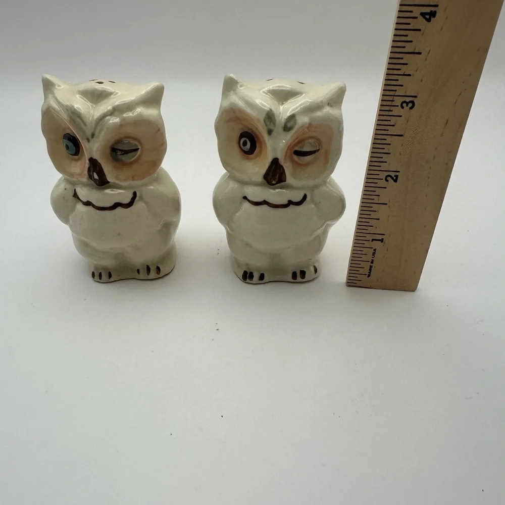 Vintage 1940 Shawnee Pottery Winking Owl Salt & Pepper Shakers Ceramic w Stopper - Picture 6 of 6